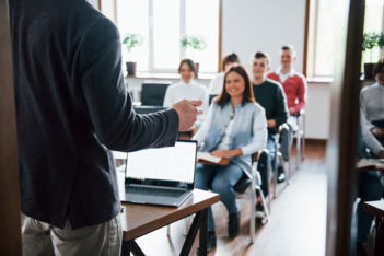 curso-presencial-de-ingles-vs-online.jpg